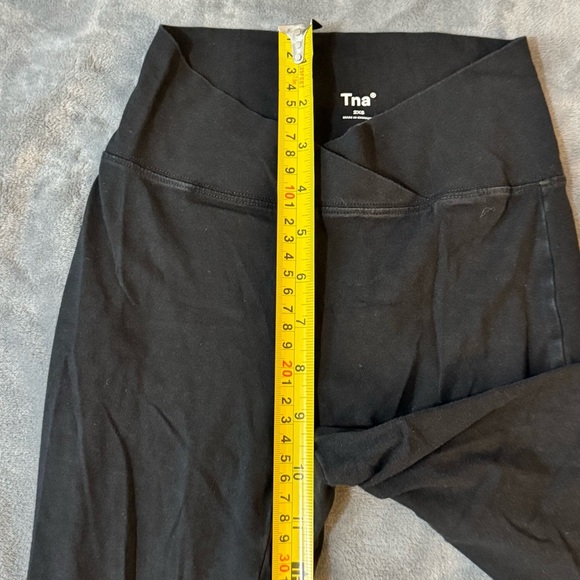 TNA Black Flare Pants

#1238 - Picture 3 of 11